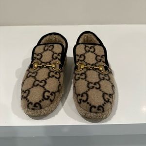 Gucci Fur lined slippers